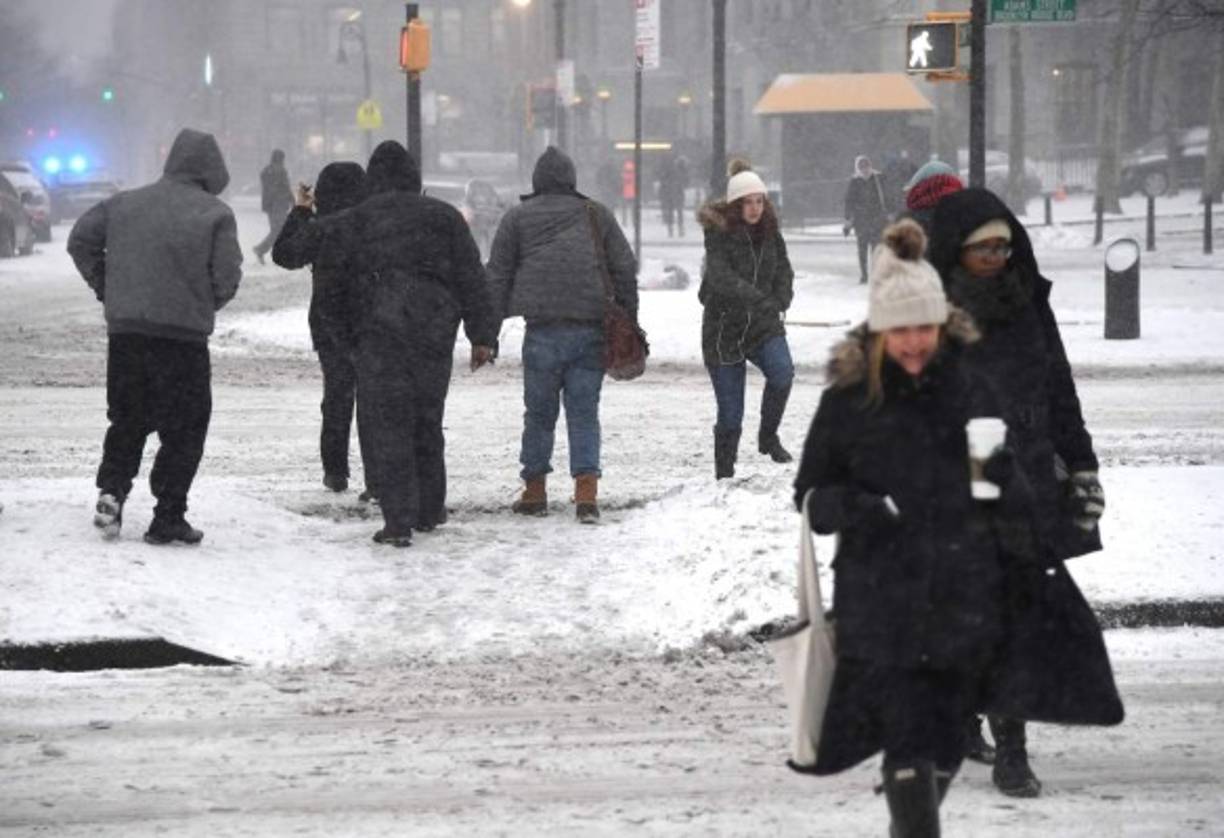 Los neoyorquinos salieron bien abrigados de sus hogares. Las autoridades sanitarias han reportado un aumento de los casos de gripes e influenzas por las temperaturas extremas registradas en las ciudades del noreste del país.