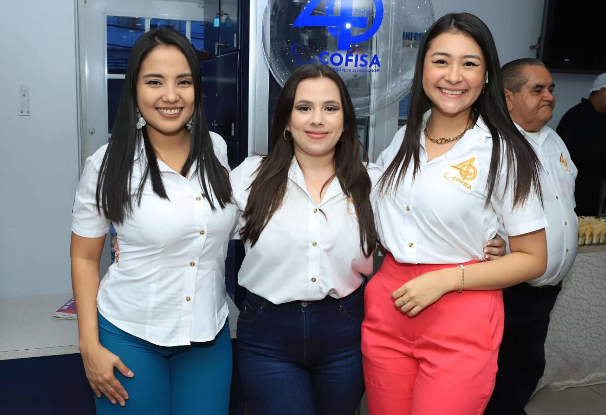 Ana Rivera, Kenia Rivera y Katia Vásquez