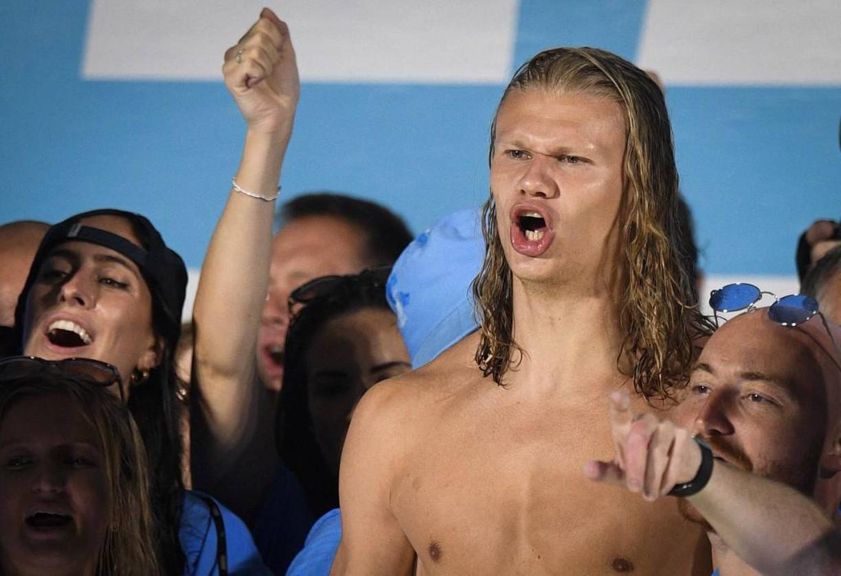 Haaland no paró de cantar en los festejos que tuvieron ante la afición.