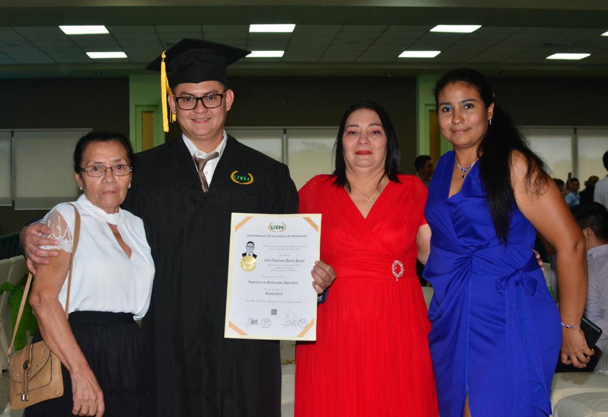 Susana, Aldo, Mayra y Julissa Pavón