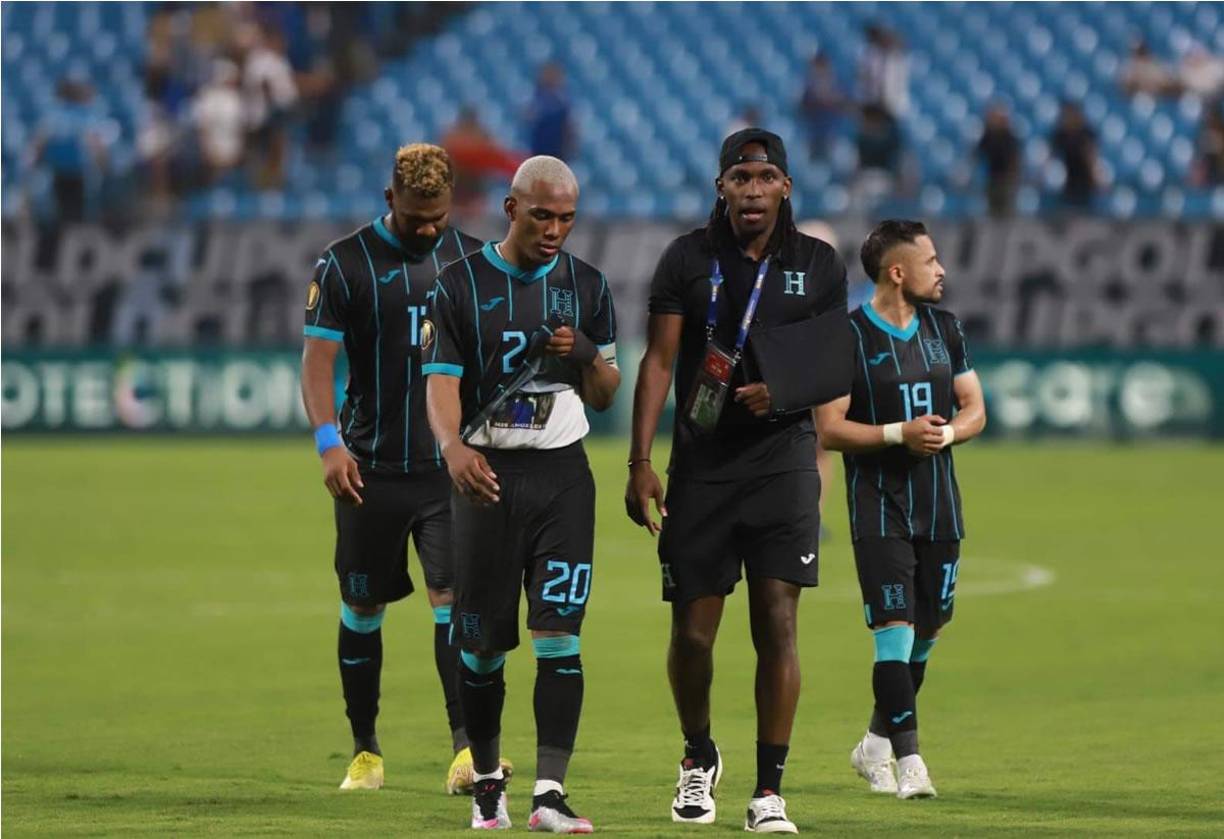 Alberth Elis estuvo en el estadio y apoyó a sus compañeros tras la eliminación en la Copa Oro 2023.