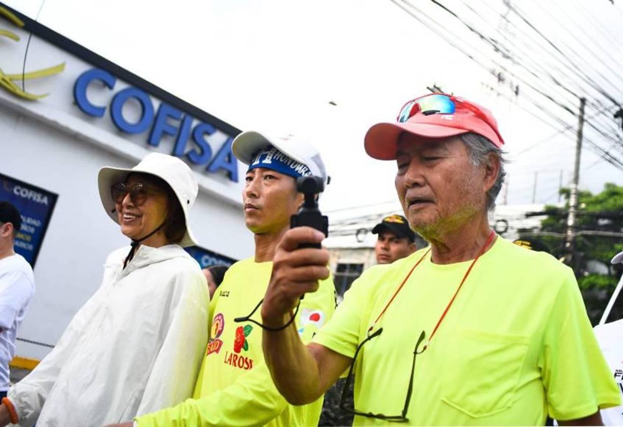 Los padres de Shin Fujiyama estuvieron presentes en el último día del reto 3000 km.