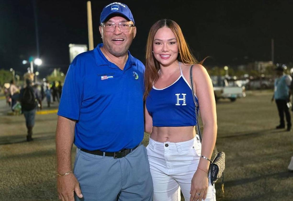 Sirey Morán llegó junto a su padre al estadio de Kingston para alentar a la Selección de Honduras.