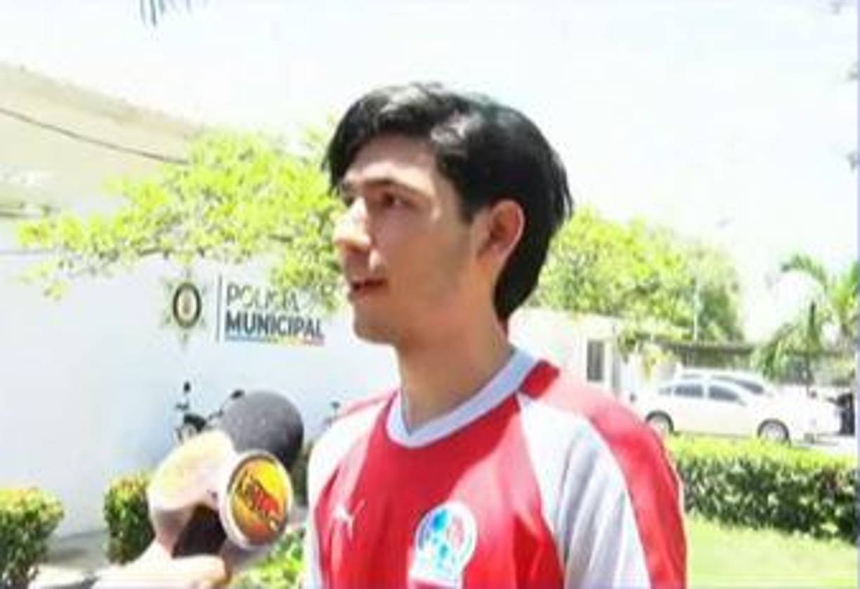 Isaac conversó con el periodista y se refirió a su exnovia Daniela por primera vez y de manera pública. No contó su versión de los hechos, sino que sólo dijo que él está bien y espera que ella también.