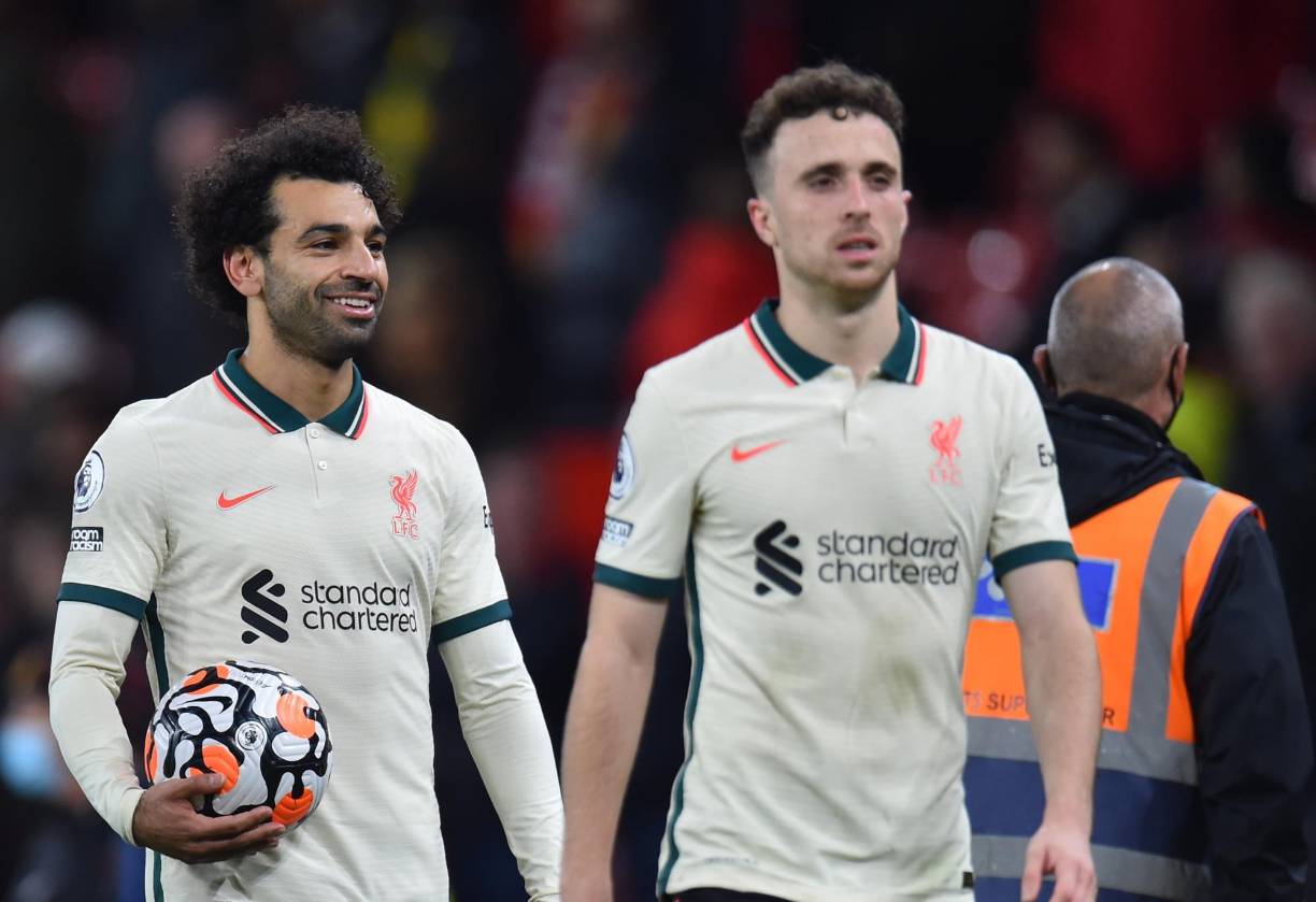 Mohamed Salah fue la figura al marcar un hat-trick y se llevó la pelota.