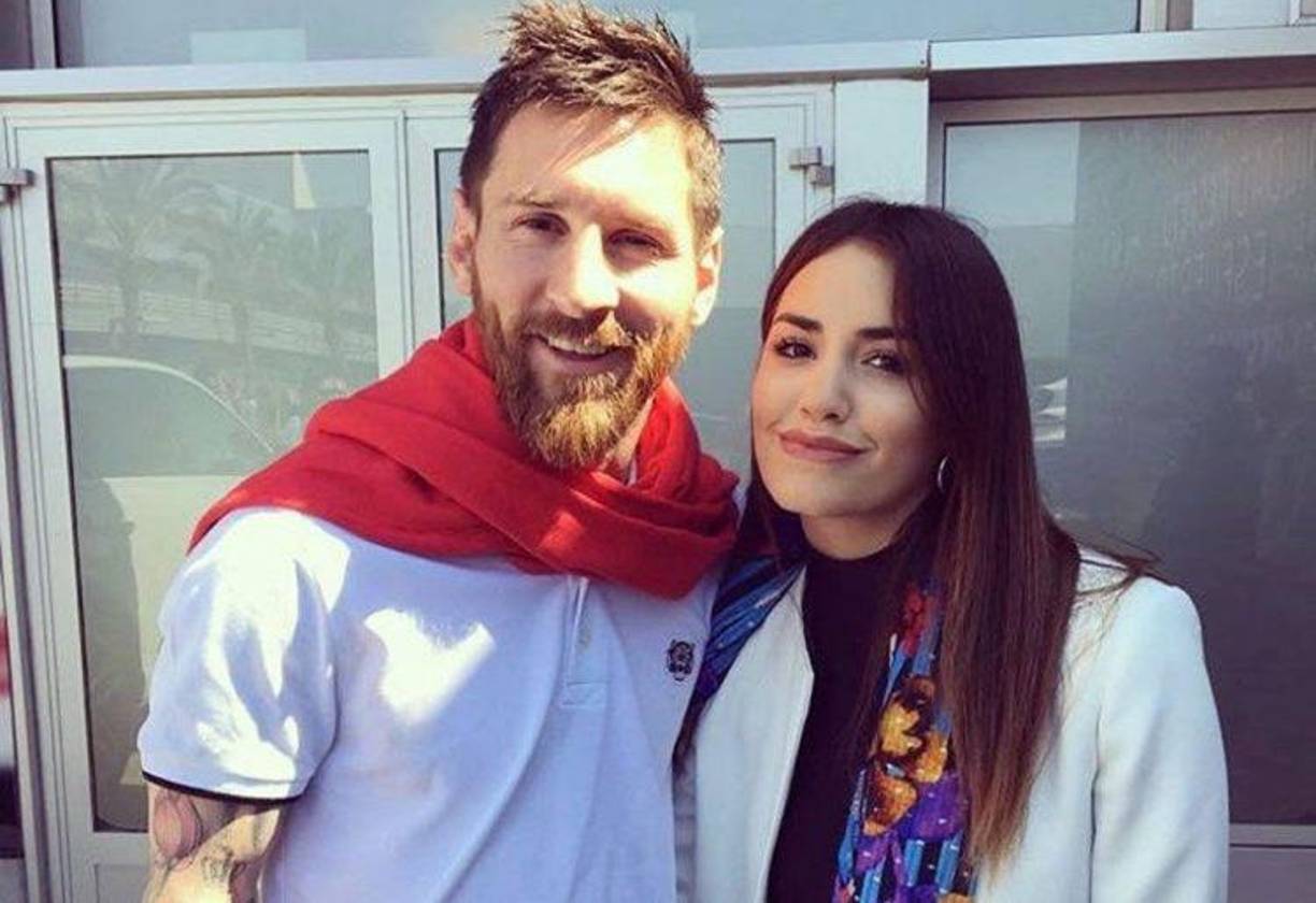 Lali se tomó una foto junto a Messi en una gira por España que la diva hizo en 2017