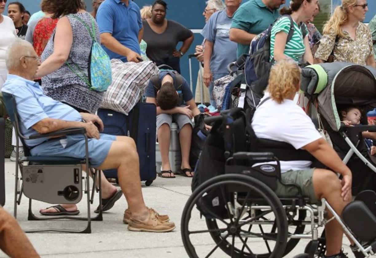 Alrededor de 320 albergues han sido habilitados en el estado de Florida.