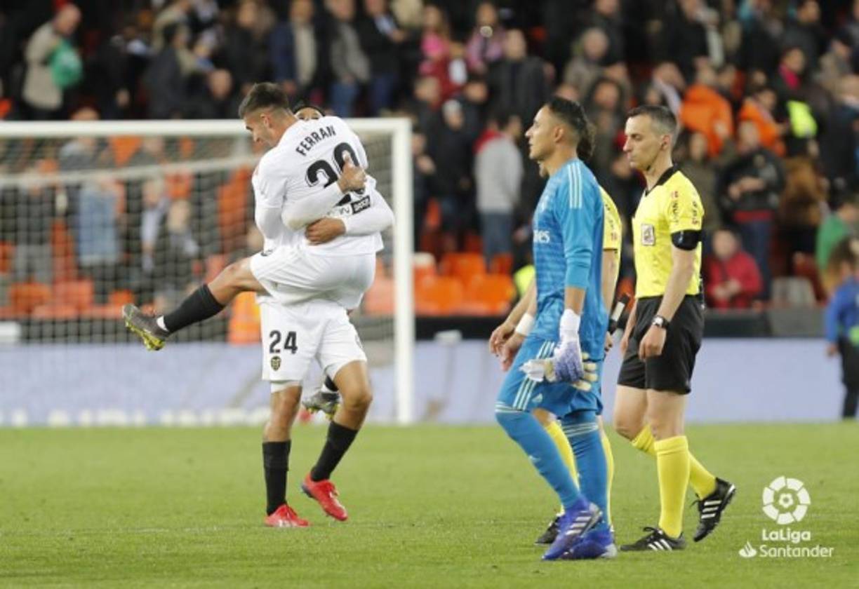Keylor Navas, caminando triste al vestuario tras la derrota. Foto LaLiga.es