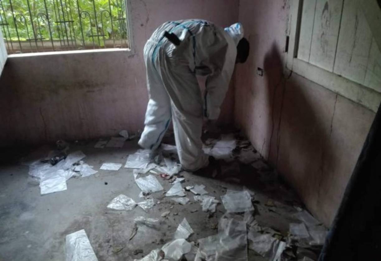 Un presunto narcolaboratorio fue hallado la noche de ayer martes en una aparente vivienda abandonada en la colonia Magnolia del sector de El Ocotillo en San Pedro Sula, zona norte del país.<br/><br/>De manera preliminar, los especialistas determinaron en el inmueble la presencia de residuos de supuesta marihuana e indicios de que el sitio servía para preparar crack a gran escala y bolsas para empacar cocaína.