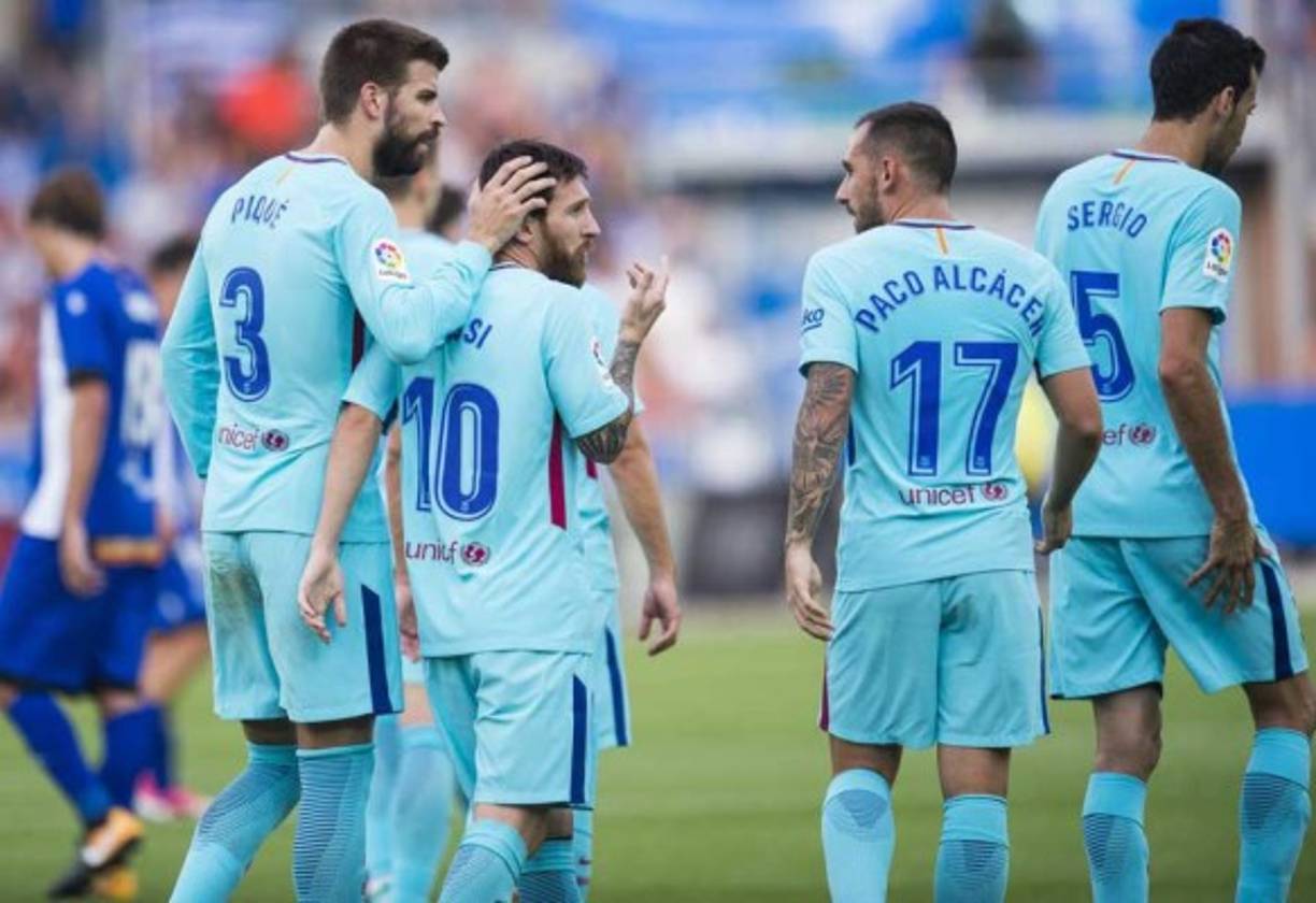 En caso de que Cataluña logra oficialmente separarse de España, equipos como el FC Barcelona, Girona FC o el RCD Espanyol de Barcelona ya no podrían militar la máxima liga del futbol español y tendrían que jugar contra otros equipos de su entorno que actualmente compiten en categorías inferiores. Esa hipotética Liga Catalana podría estar formada por al menos 20 clubes que están situados como profesionales y en la Segunda División B.
