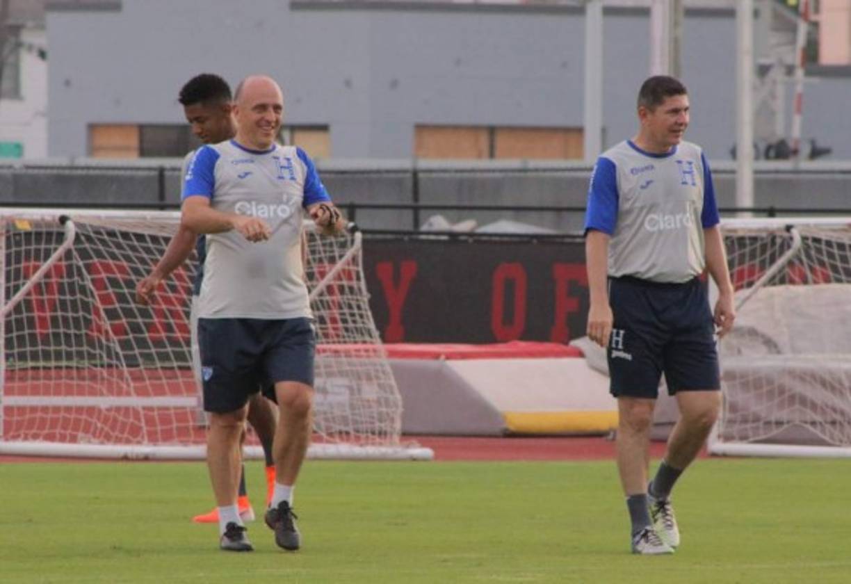 El seleccionador Fabián Coito alista cambios para el duelo ante Curazao y se ha revelado el que sería el 11 titular de la Bicolor por la segunda jornada de la Copa Oro. El duelo dará inicio a las 7:30pm, horario hondureño.