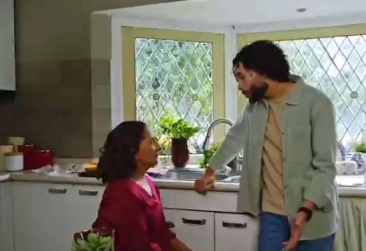 Huerta actuó en un comercial de un banco, donde le da consejos a su abuela para evitar fraudes. Los aficionados lo tomaron por sorpresa y manifestaron la gracia que les hizo el video. 