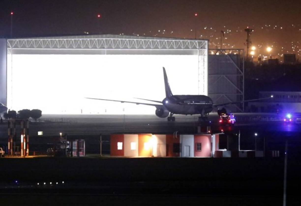 El avión podrá transportar hasta 80 pasajeros, 20 más que los que la anterior aeronave oficial podía permitirse. Así mismo, cuenta con equipos de telecomunicaciones satelitales e Internet.