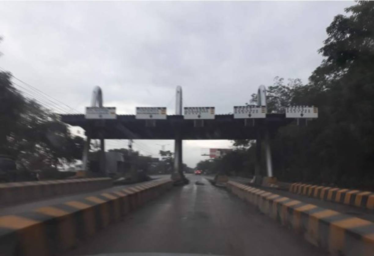 Así luce el peaje del este, salida hacia La Lima, Cortés.