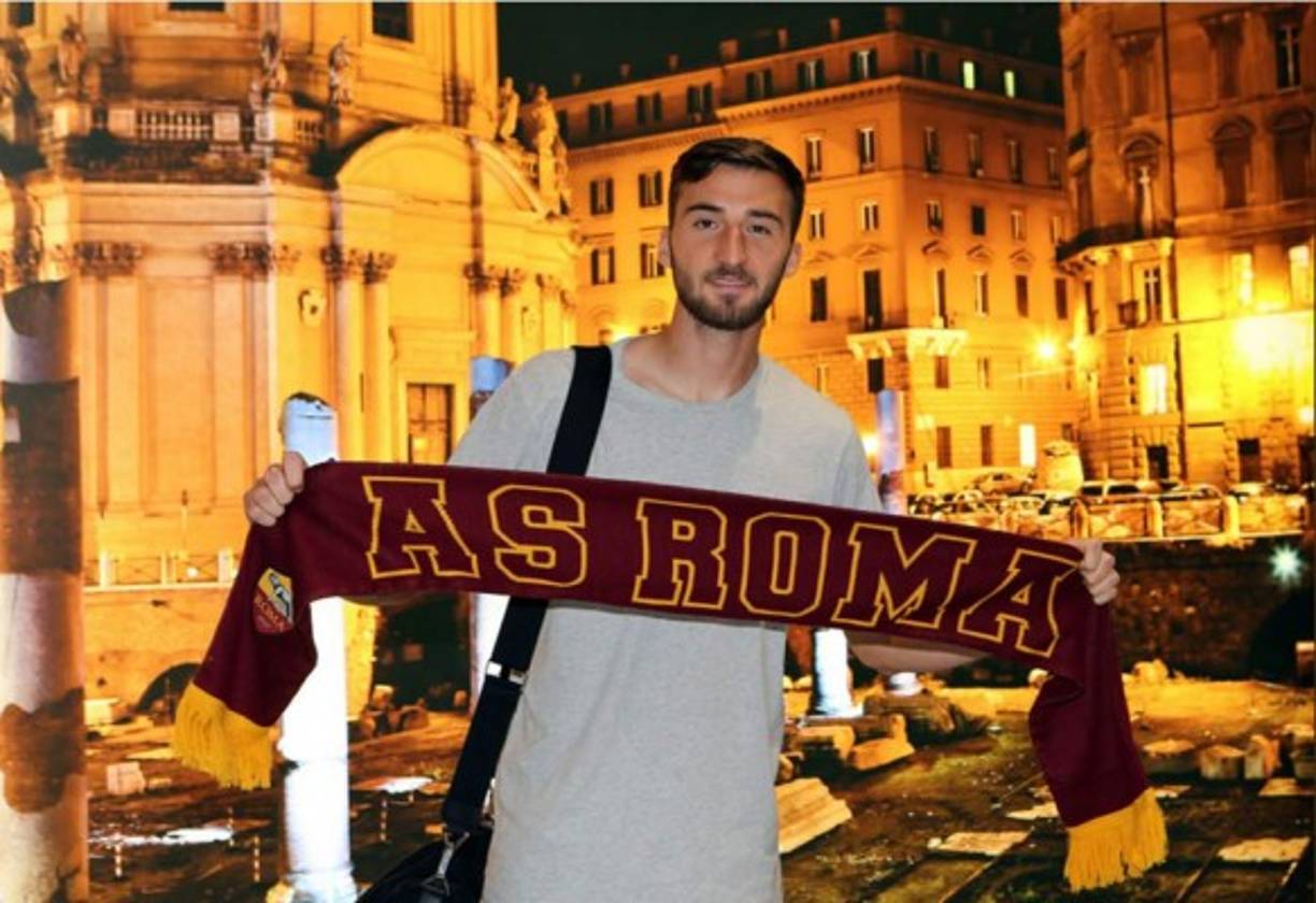 Después de las llegadas del centrocampista croata Ante Coric y del central español Iván Marcano, el italiano Bryan Cristante reforzará a la Roma. El conjunto romano ha llegado a un acuerdo con el Atalanta por el jugador por 30 millones de euros y mañana se someterá al reconocimiento médico para oficializar el traspaso. Foto Twitter @OfficialASRoma
