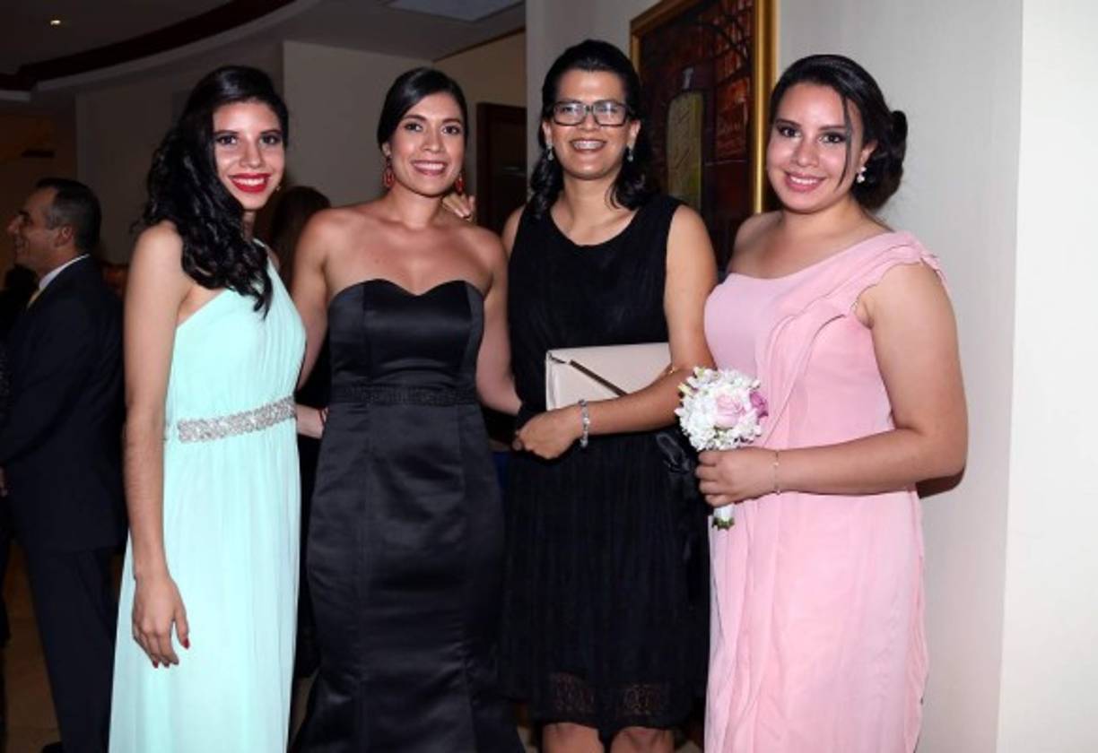 Marielos Torres, Tessa Flores, Mariana Díaz y Jennifer Torres.