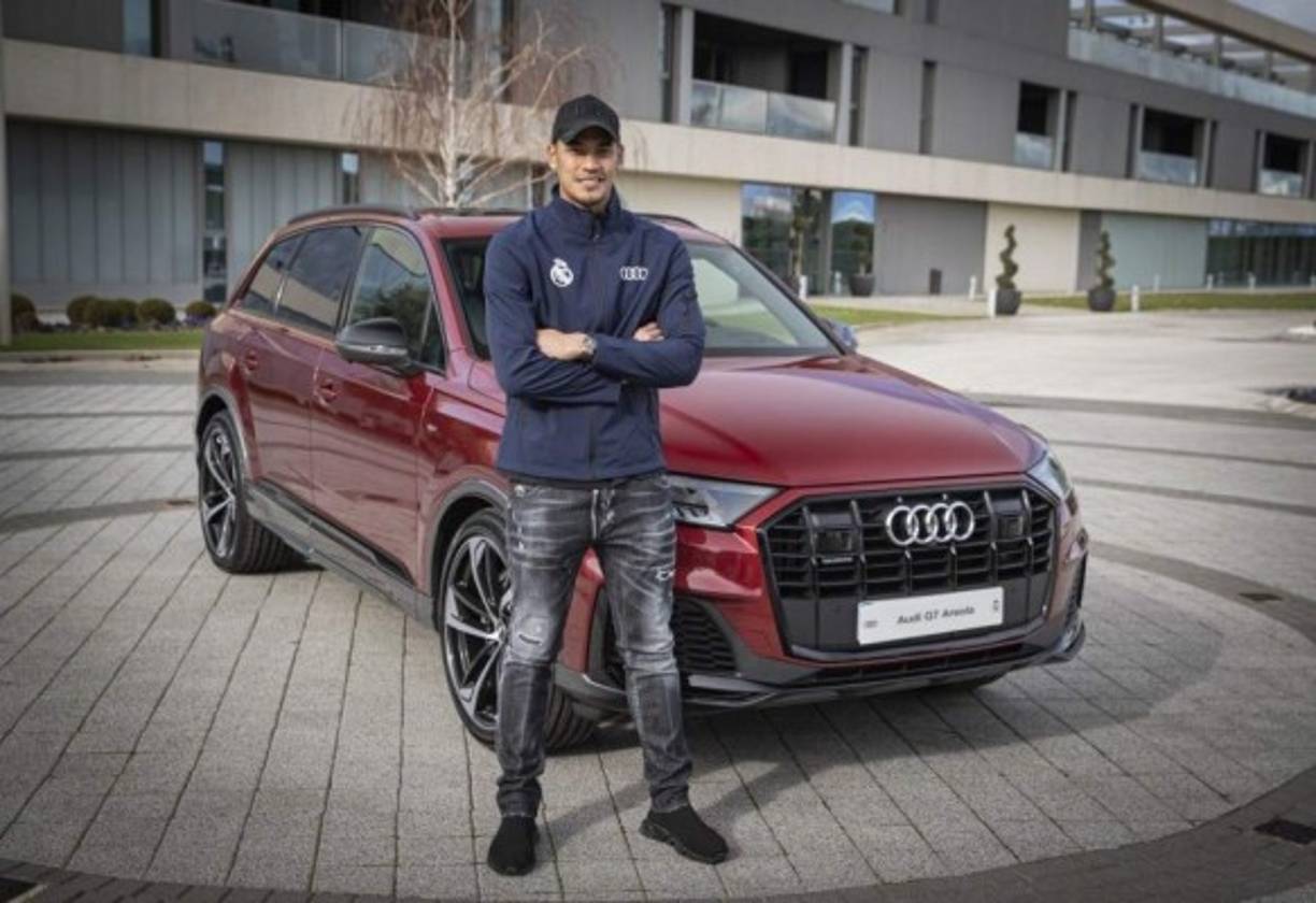 Alphonse Areola - El potero francés escogió el Audi Q7 50 TDI quattro tiptronic Rojo Marte con un precio de 72.850 euros.