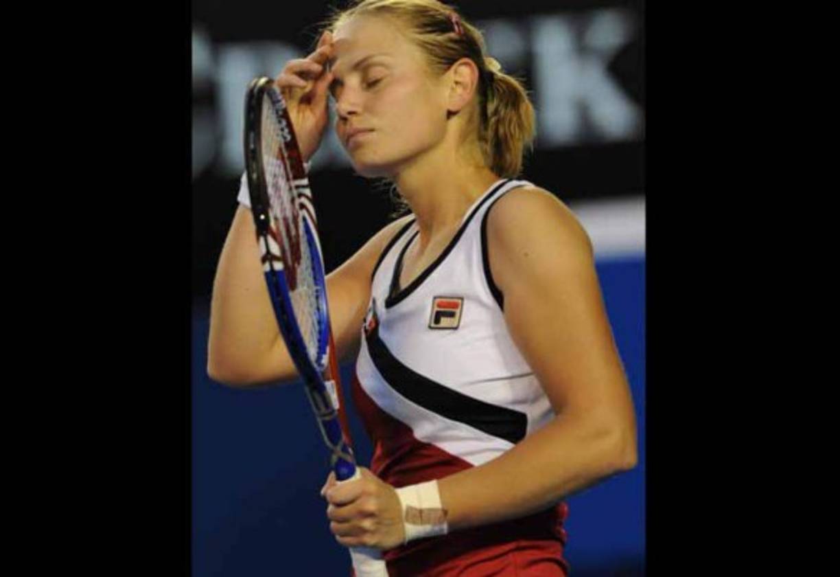 Jelena Dokić: La chica señaló que sue su padre le escupía en la cara, tiraba de sus pelos y orejas y pateaba sus espinillas.