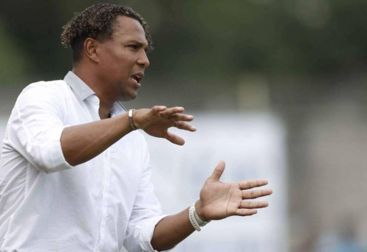 Carlos Pavón es el principal candidato para tomar las riendas del Vida, tras el despido de Elvin López.