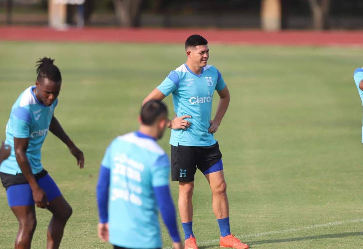 El ‘Chelito’ Martínez fue uno de los más sonrientes de la Bicolor en el entreno de esta jueves en Houston.