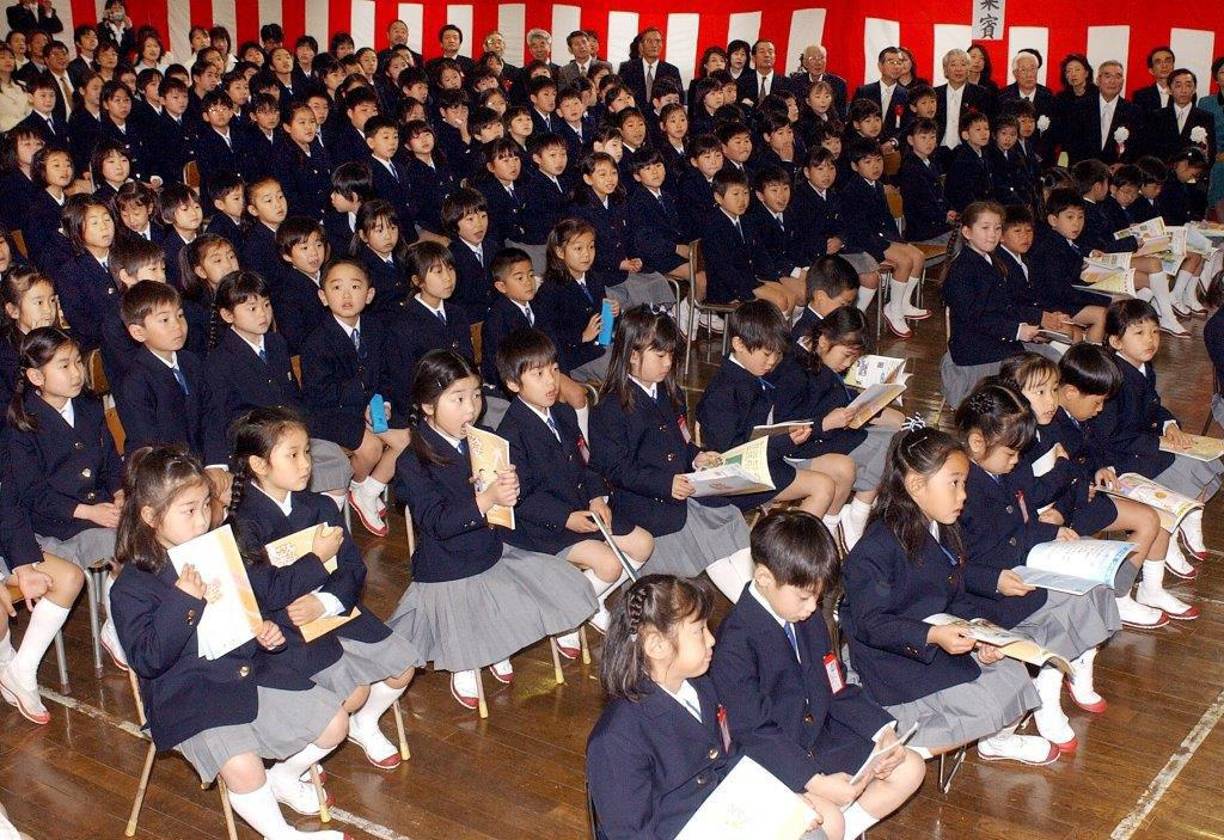 En el área de matemáticas, los países que lideraron las 10 posiciones son: 1: Singapur (575 puntos), 2: Macao (552), 3: Taiwán (547), 4: Hong Kong (540), 5: Japón (536).