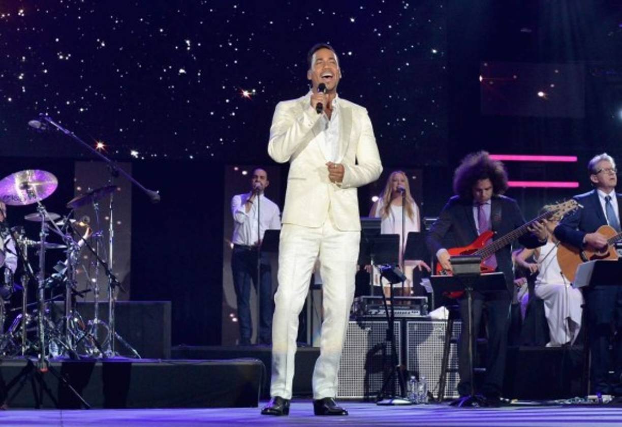 Sin poder evitar que cientos de voces tararearan con él en bajito, el actual ídolo de la bachata Romeo Santos había inaugurado la noche con El gato que está triste y azul.