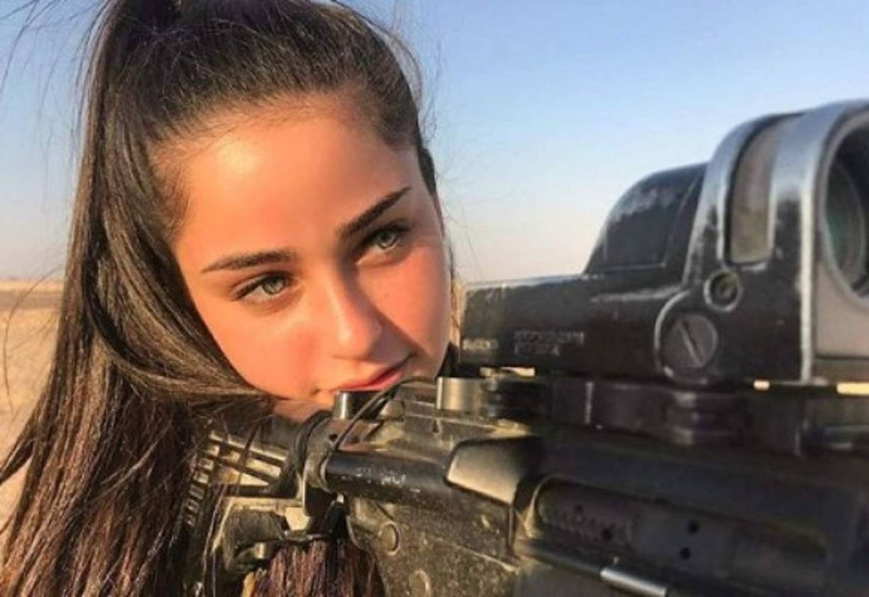 Israel es uno de los pocos países del mundo que mantiene el servicio militar obligatorio para las mujeres. Muchas de ellas suben sus fotos a Instagram.