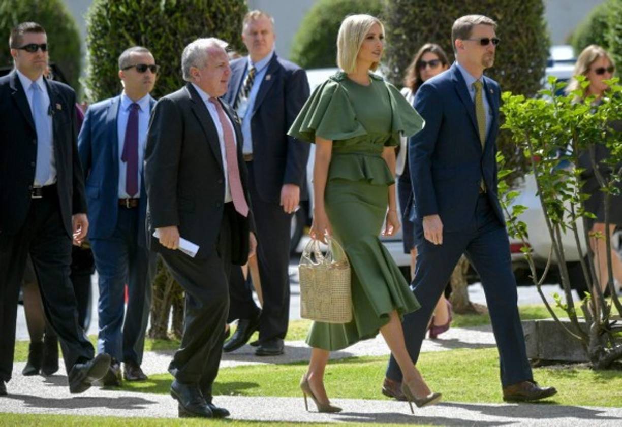 La hija favorita del presidente Trump llegó acompañada por el subsecretario del Departamento de Estado, John Sullivan, y por la subdirectora general del Departamento de Defensa, Lisa Hershman.