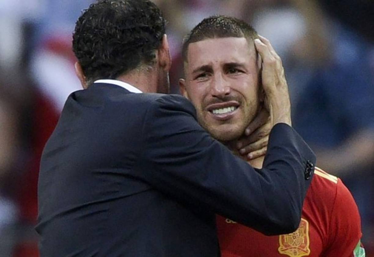 El zaguero y capitán Sergio Ramos estuvo llorando tras el final del juego. El entrenador Fernado Hierro lo fue a consolar.