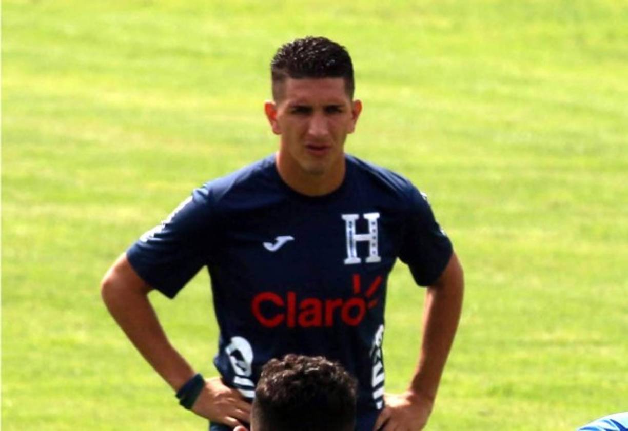 Johnny Leverón acompañará a Henry Figueroa en la zona central.