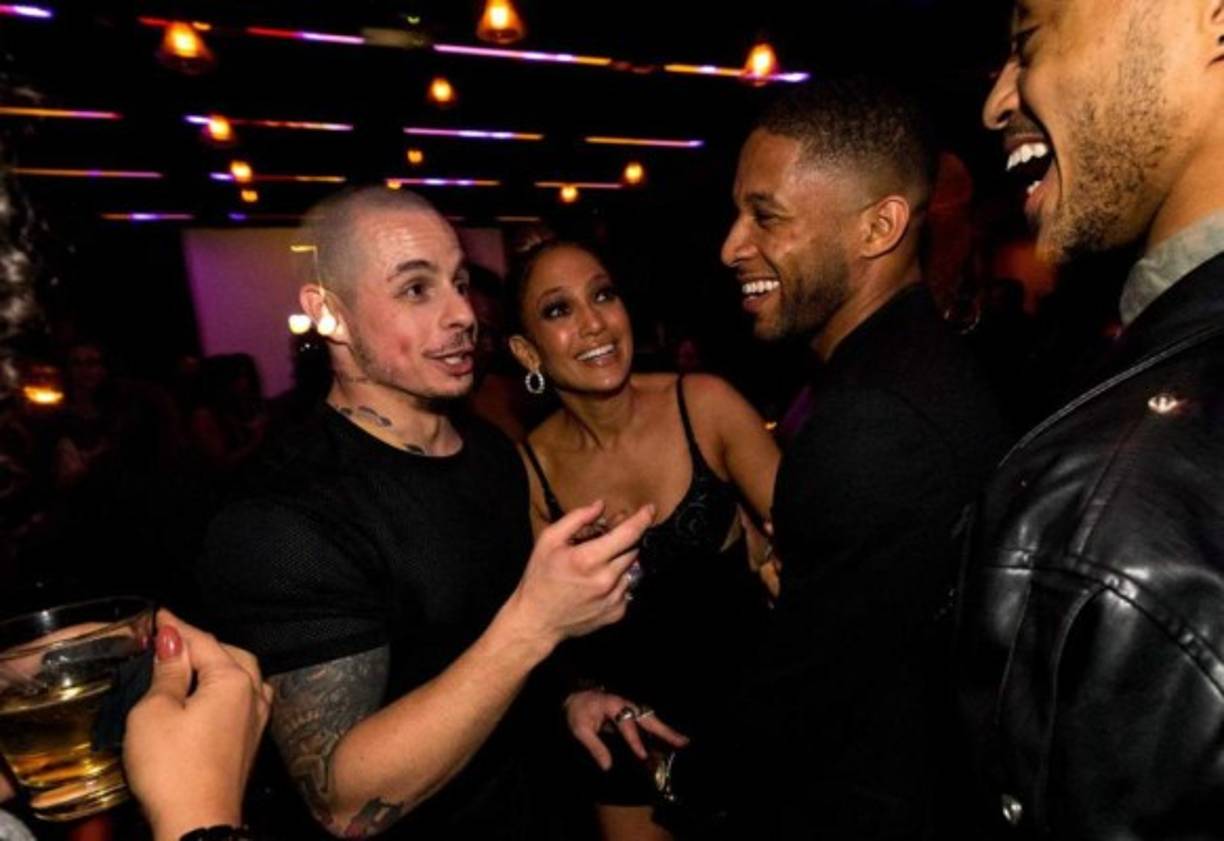 Pero Casper no dejó a su novia ni un minuto sola.