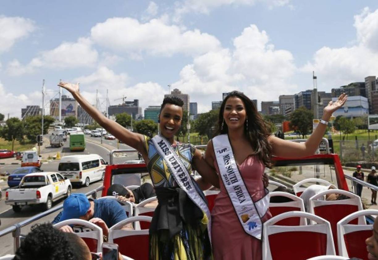 Después de una gira por Estados Unidos e Indonesia, Zozibini Tunzi regresó a Johannesburgo. 'No sabía que sería Miss Universo porque no creía que fuera posible para una persona como yo', explicó, haciendo referencia a su color de piel y su cabello crespo y corto.