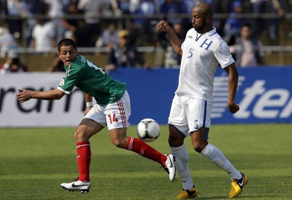 'Chicharito' Hernández y una pegajosa marca de 'Muma' Bernárdez en un Honduras-México en eliminatoria.