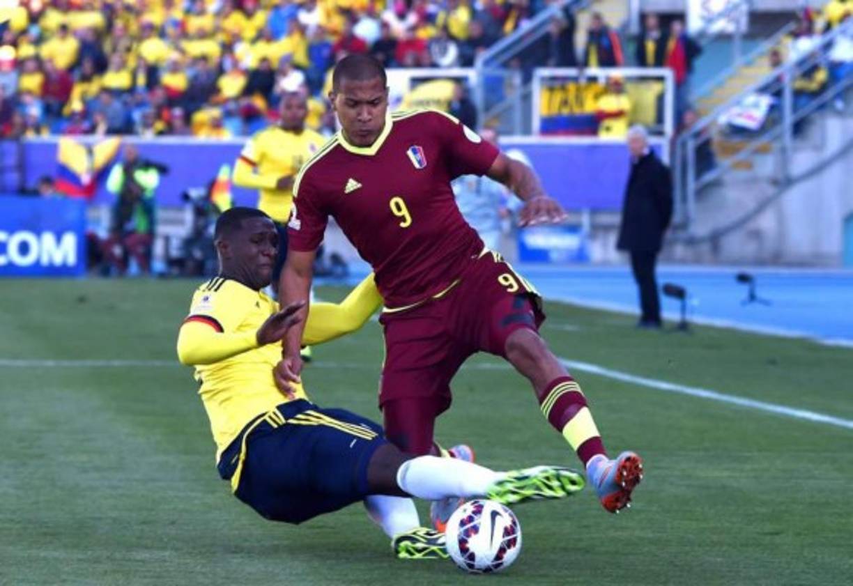 La selección colombiana buscará hacer valer su condición de local para sumar tres puntos importantes en la eliminatoria al Mundial de Rusia 2018, ante una Venezuela que siempre se ha hecho fuerte en Barranquilla.<br/>