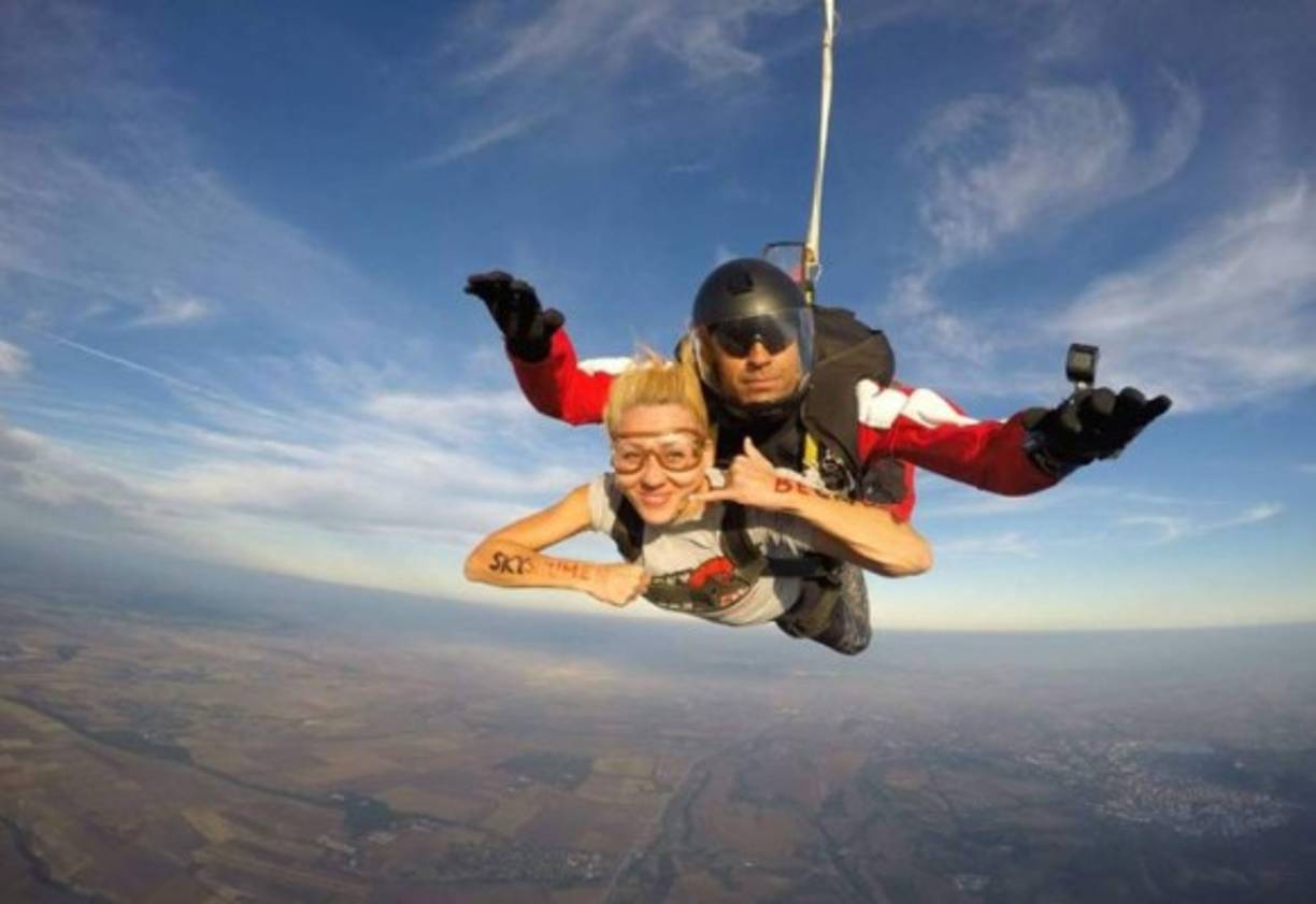 Además de apasionarle el periodismo, su espíritu aventurero la llevaba de un lugar a otro. Viktoria era calificada por sus compañeros como alegre, respetuosa y muy profesional.