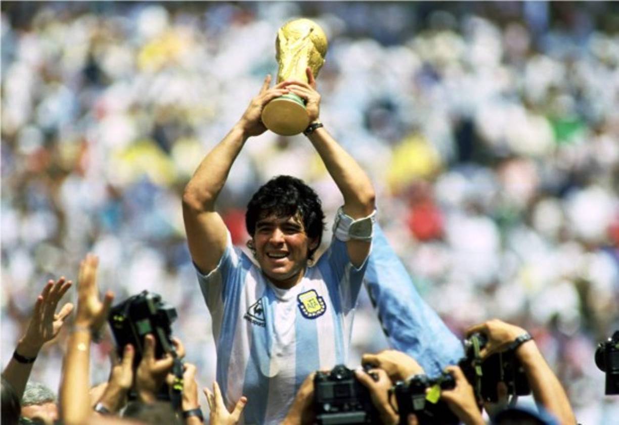 Diego Maradona cumple 55 años de edad, un verdadero crack considerados por muchos el mejor futbolista de todos los tiempos.