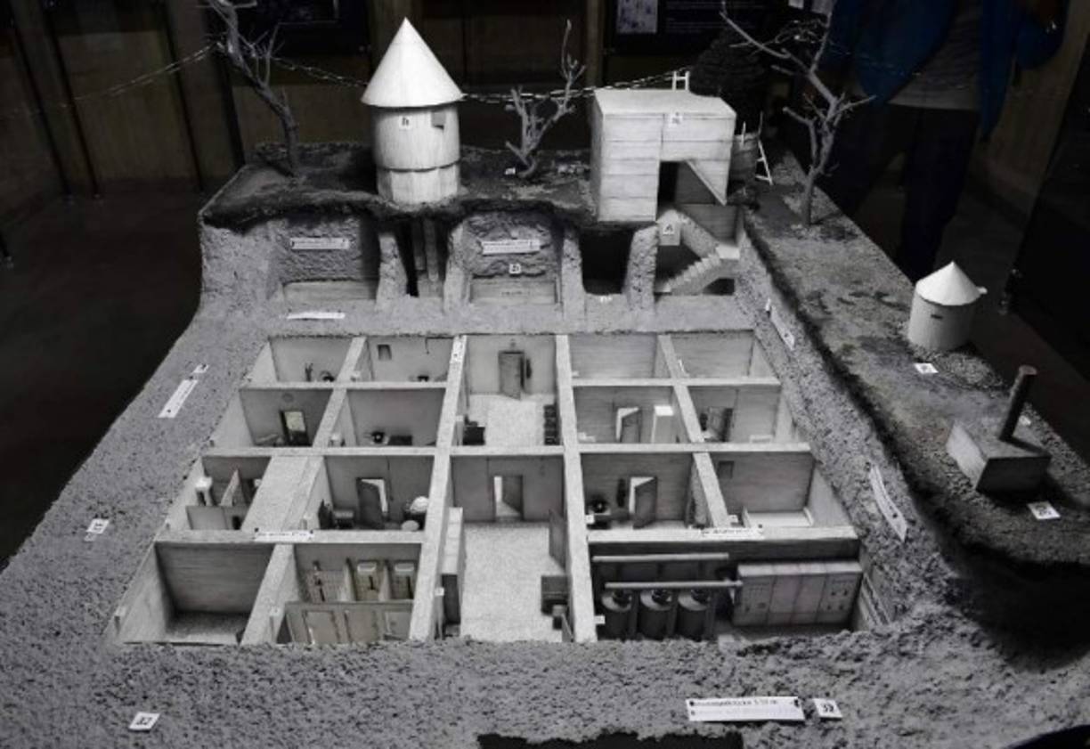 Führerbunker es la denominación que recibía el búnker o refugio antiaéreo situado en el subsuelo de Berlín, destinado a proteger a los altos mandos del Estado y las fuerzas armadas de la Alemania nazi durante la Segunda Guerra Mundial.