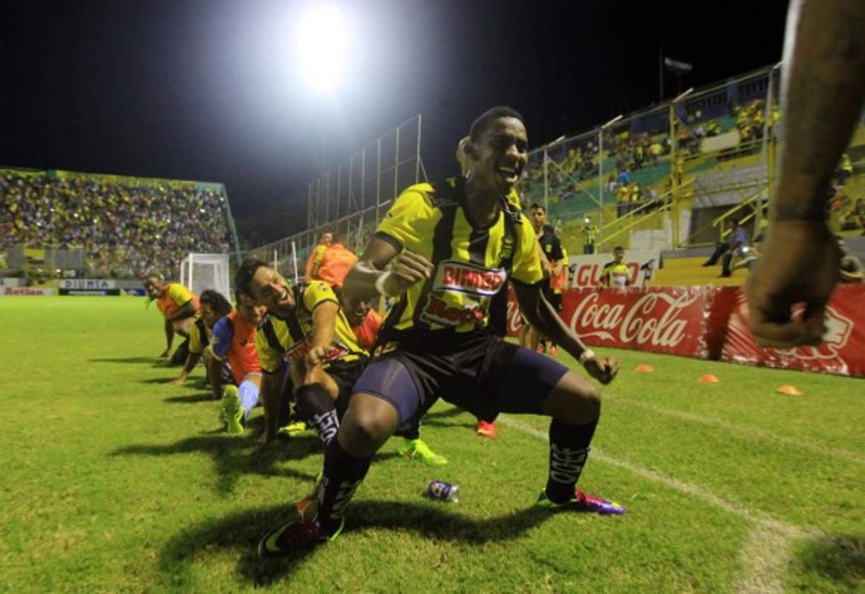 Así festejó Bryan Róchez su primer gol frente al Olimpia.