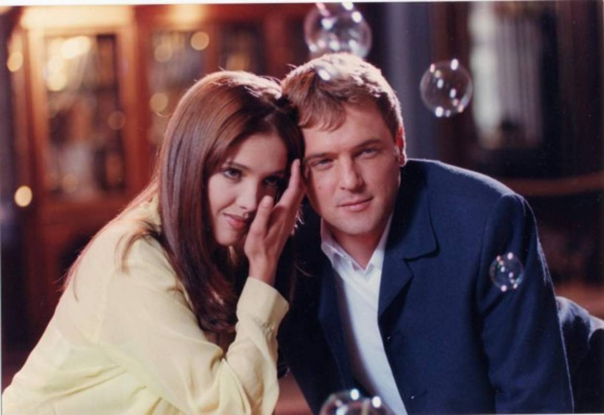 Carla Estrada ha realizado diversas entrevistas en People y en el programa de Adela Micha, en el que afirma que está en contacto con Reyna, hermana de Adela Noriega, y que pronto estaría enviándole la adaptación a serie de 'El privilegio de amar'.