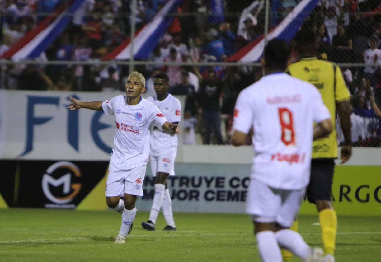 Tras el descanso, José Pinto se encargó de estirar la ventaja en el 53 y el partido prácticamente se sentenciaba, ya que el Génesis no llevaba peligro al arco de Menjívar.