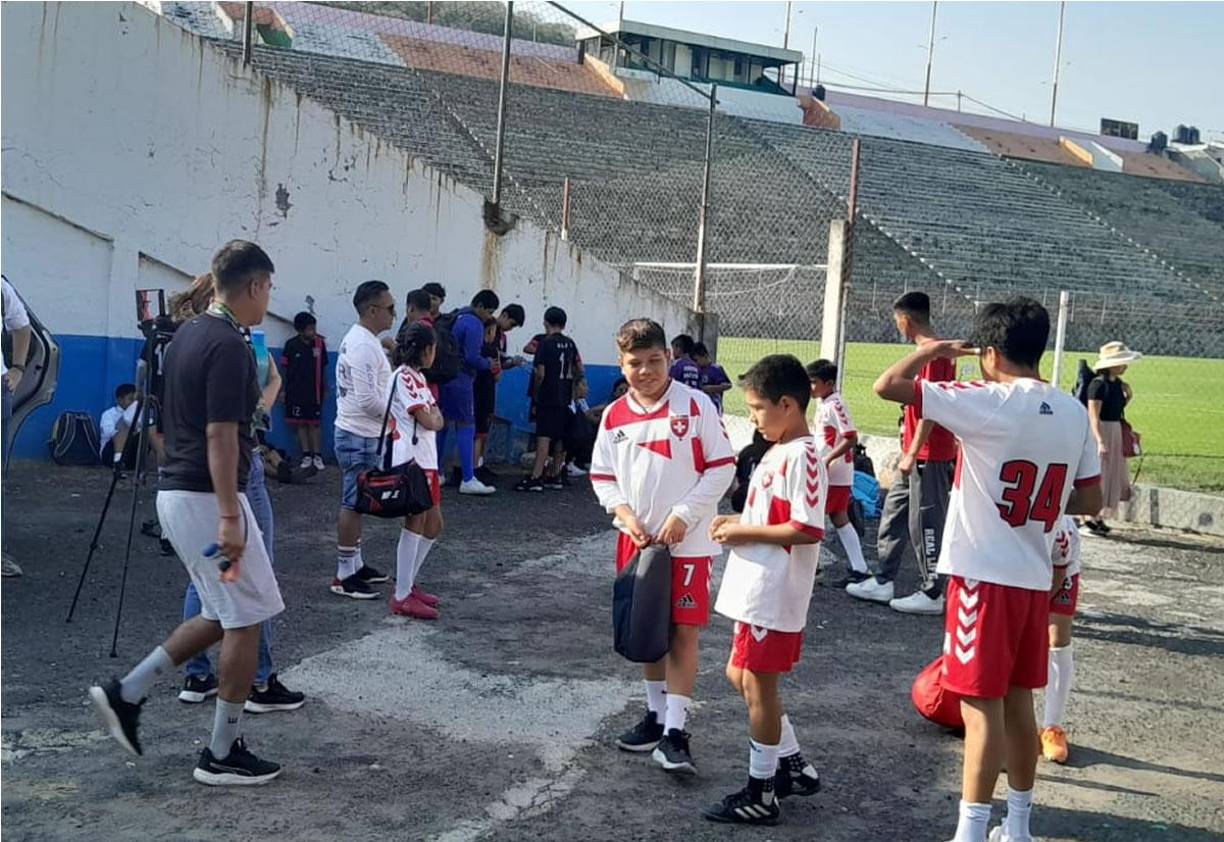 Los chicos se mostraron muy contentos en el “búnker” que escogió la Selección de Honduras para entrenar.