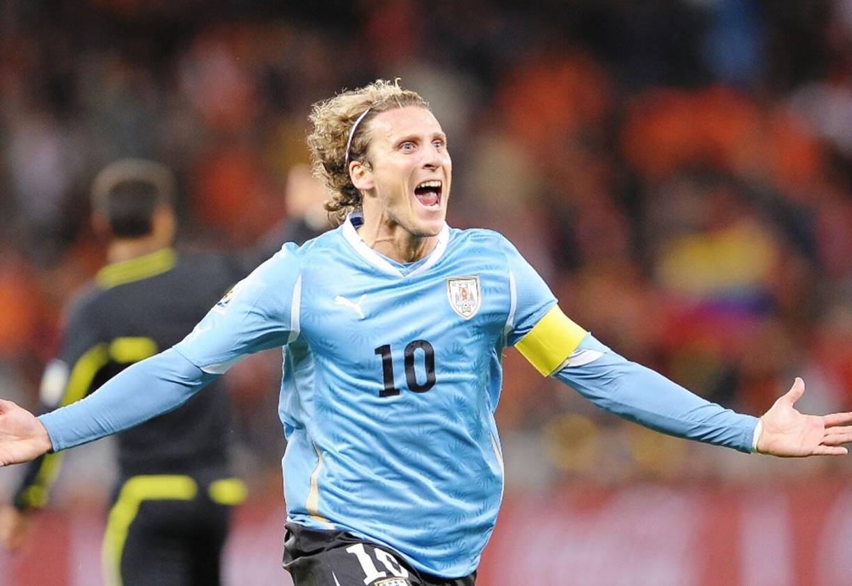 El exgoleador charrúa, que tras una larga y exitosa carrera en el fútbol, ahora ha encontrado una segunda juventud practicando otro deporte.