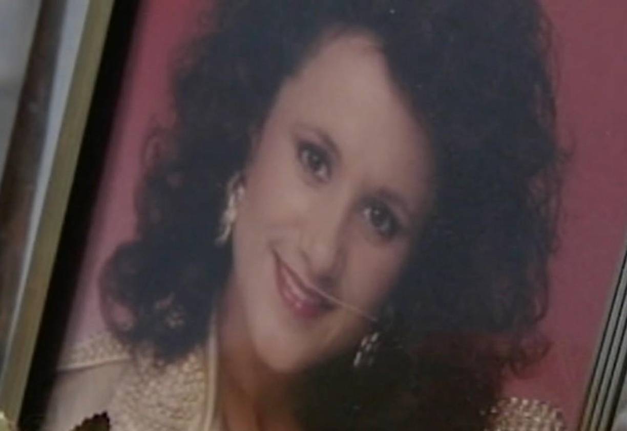 En 1994, Fratta, un oficial de seguridad pública de Missouri City, planeó el complot para matar a su esposa porque se estaban divorciando y sostenían una batalla por la custodia de sus tres hijos.