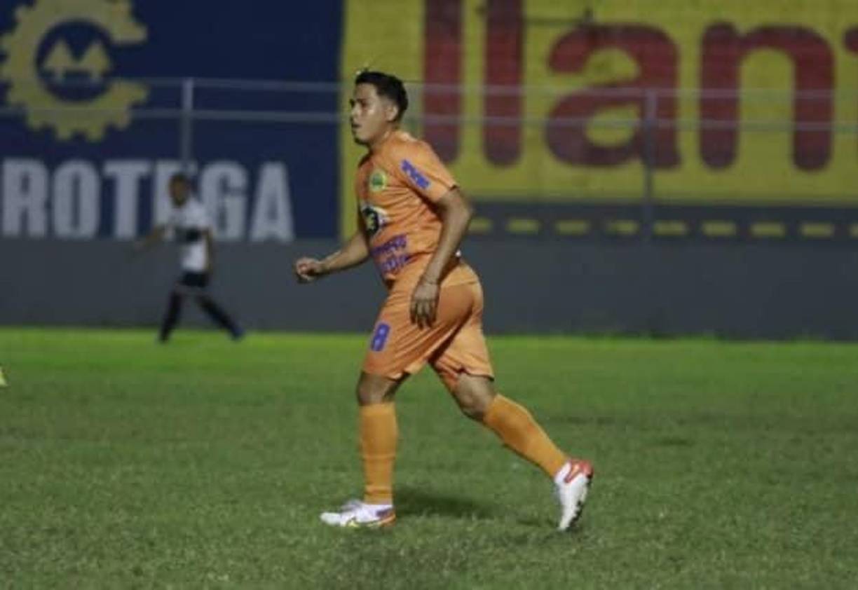 Wilmer Fuentes: En Liga Nacional fue campeón con Marathón y para este 2022 viste la camiseta del Parillas One de la segunda división.