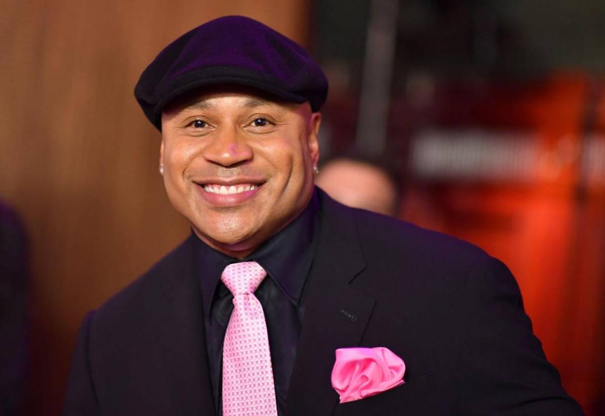 “Sé que es decepcionante para los millones de fans, pero mi prueba ha sido positiva en covid, lo que significa que no podré actuar como estaba previsto en el NYRE”, dijo el artista de 53 años en referencia al “New Years Rockin’ Eve”, el programa de cuenta atrás para el Año Nuevo que organiza y retransmite el canal ABC.