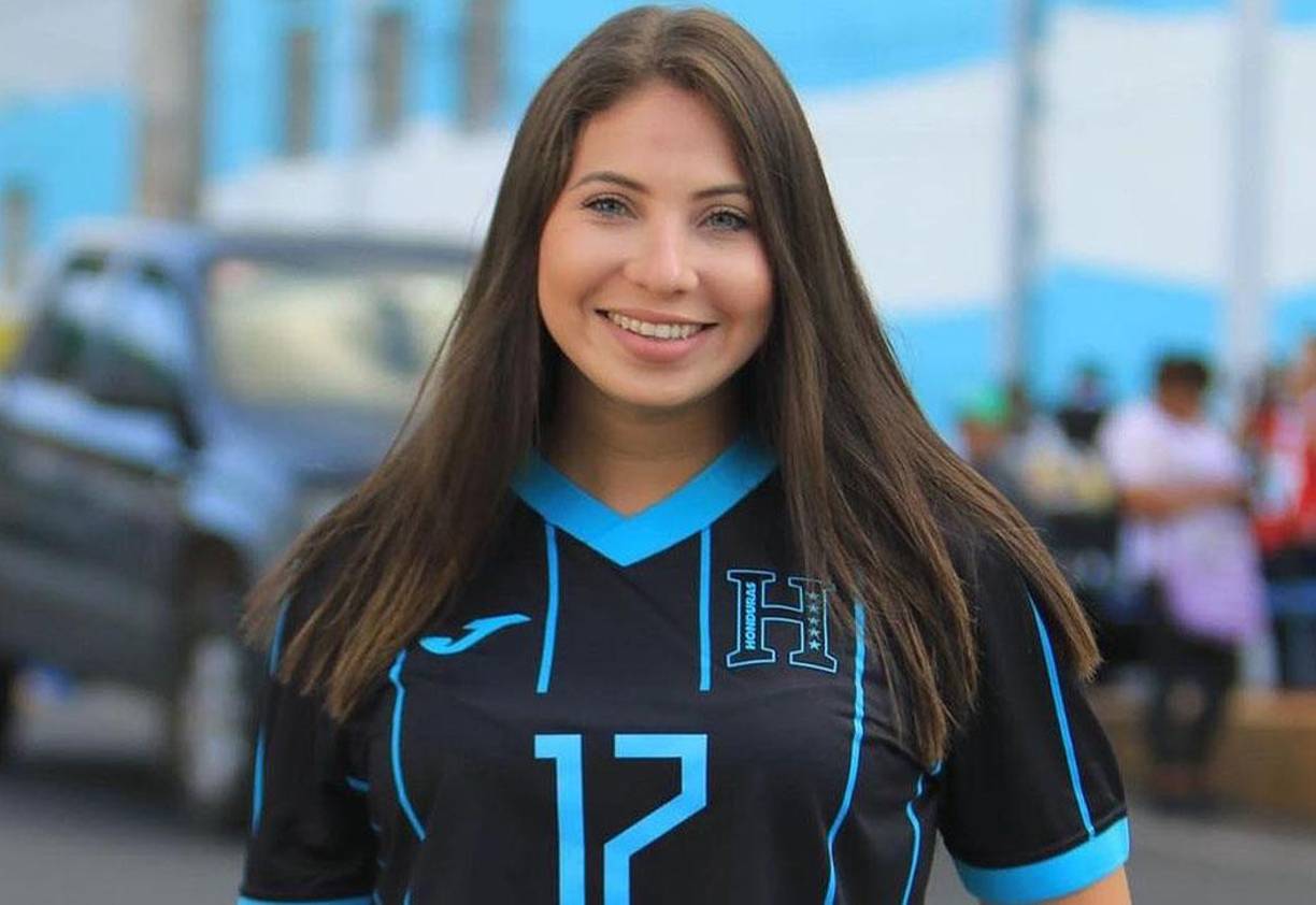 La guapa Annie es Licenciada en Mercadotecnia. Es residente de la ciudad de La Ceiba.