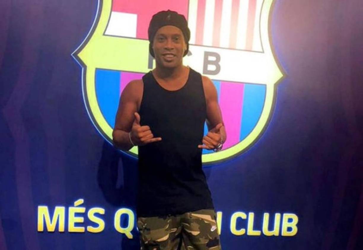 En el 2018 se reveló que a Ronaldinho le quedaban menos de 6 euros después de que la Fiscalía de su país le interviniese sus cuentas. El motivo de esto no fue otro que la construcción ilegal en un área protegida y se le requerían por ello un total de 2 millones.