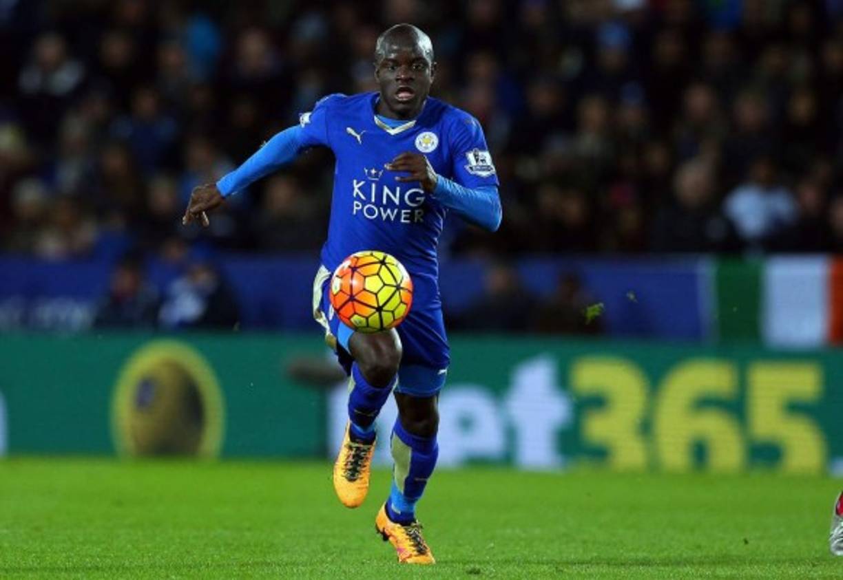 N'Golo Kanté: La gran temporada del Leicester City en la Premier League ha hecho que muchos grandes clubes pongan sus ojos en el equipo y en una de sus grandes revelaciones. El centrocampista francés defensivo está en las agendas de los grandes de Europa y además su precio 'asequible' (35 millones de euros) lo hace un jugador más que interesante.