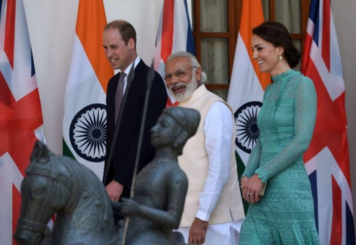 El príncipe y su esposa se reunieron con el primer ministro de India, Narendra Modi.