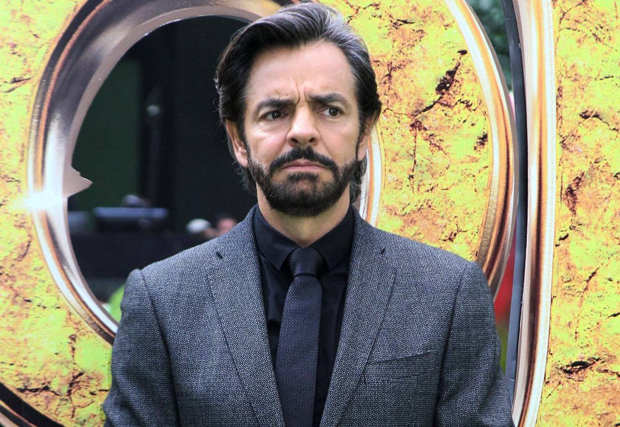 El actor, que el próximo viernes cumplirá 61 años, ha comentado con sus allegados que con el accidente su hombro quedó destrozado. Se confirmó que la operación salió bien. Los Derbez ya están más tranquilos.